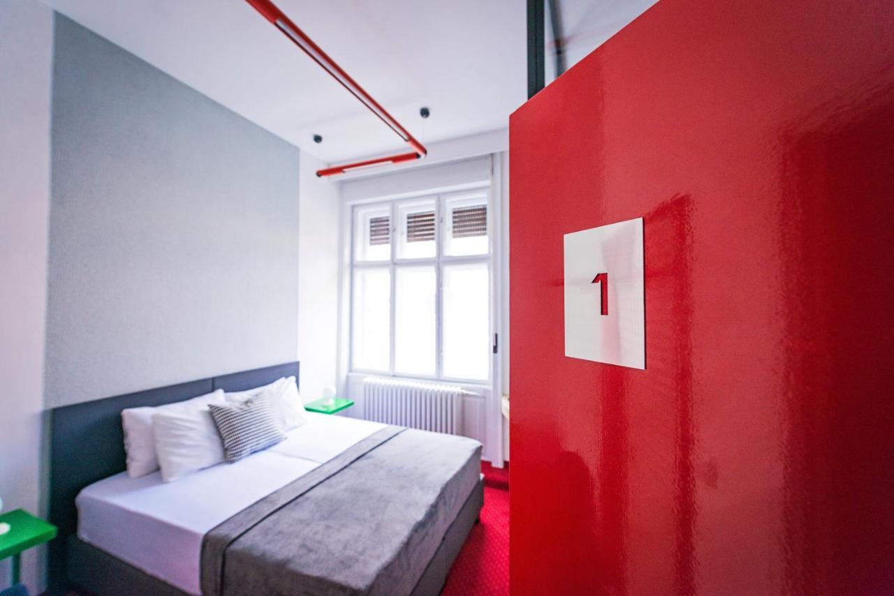 Pb Urban Garden Stay With Secured Parking 斯雷姆斯卡米特罗维察 外观 照片